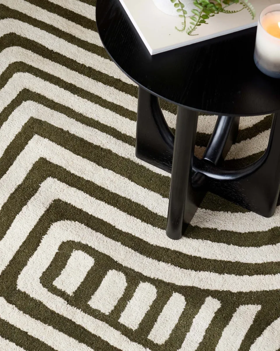 Abstract Swirl dark green wool medium rug - Image 3