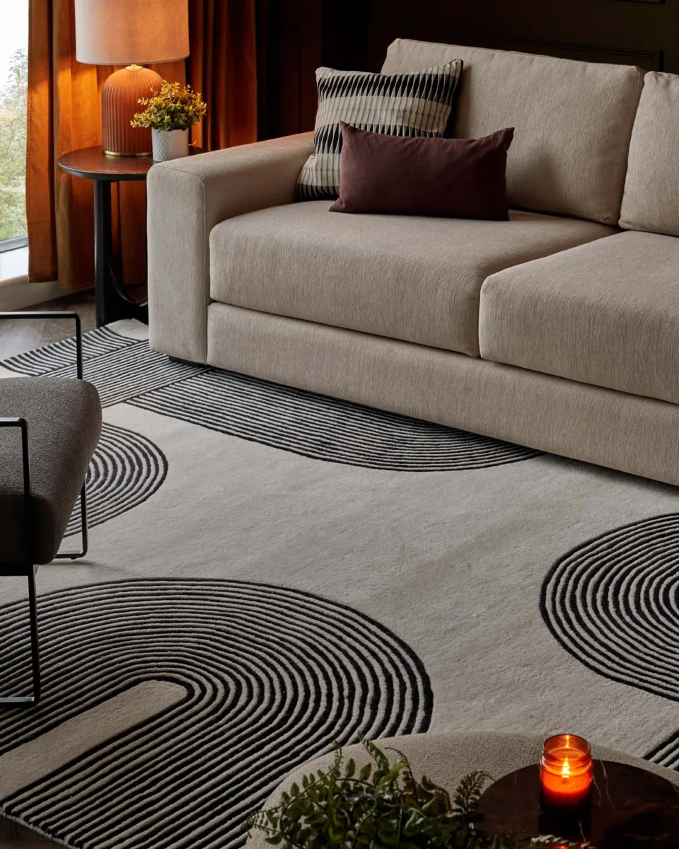 Abstract Lines black and cream wool medium rug - Image 2