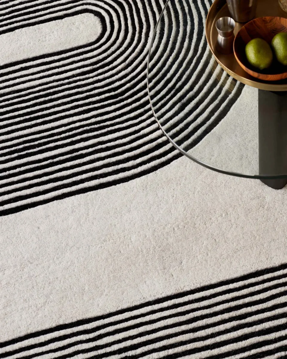 Abstract Lines black and cream wool medium rug - Image 3