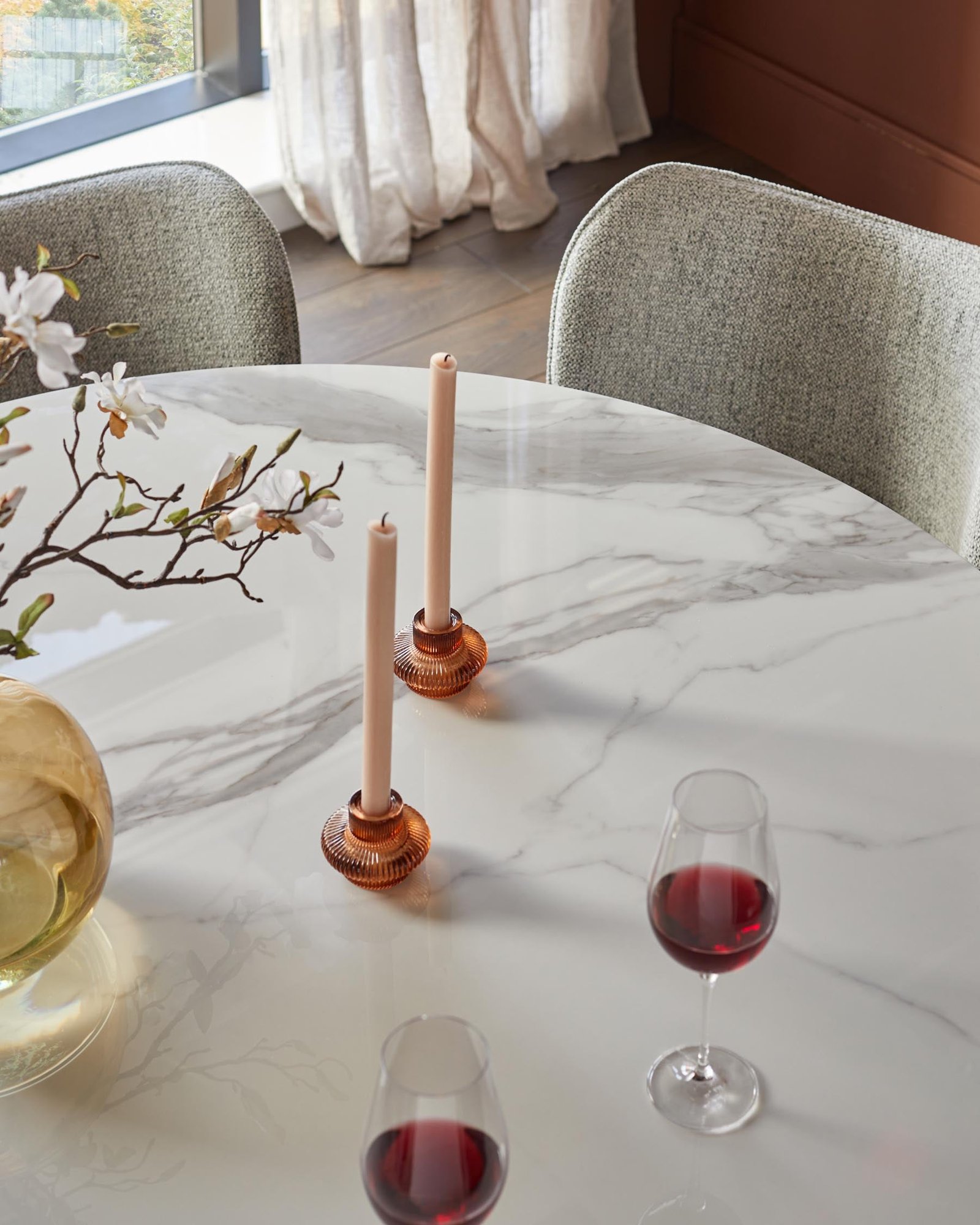 Austin white ceramic 6 seater dining table - Image 4
