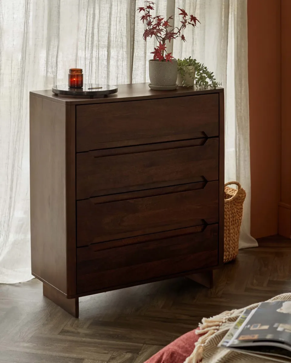 Bryce dark mango wood chest of drawers - Image 2