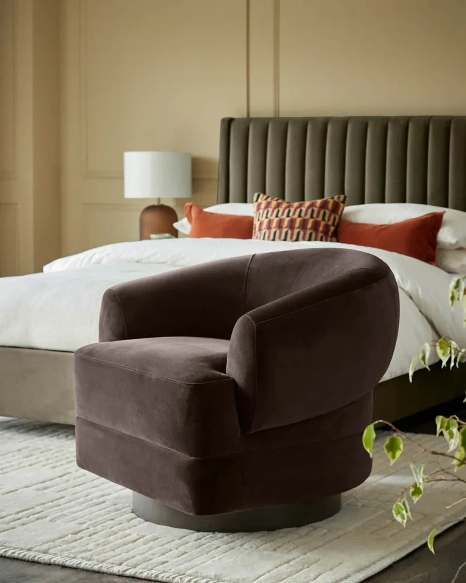 Callan dark chocolate velvet swivel accent chair - Image 4