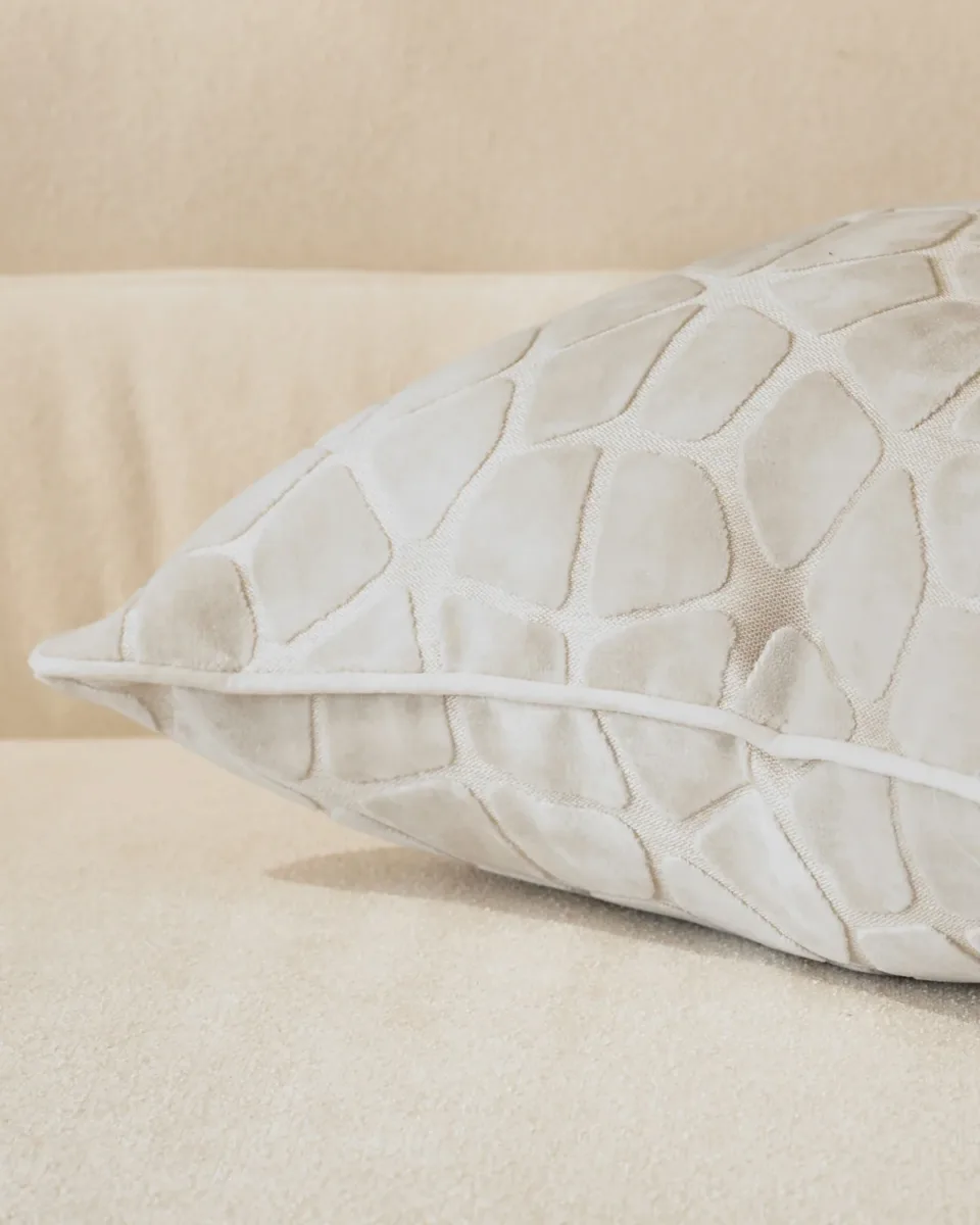Cassidy ivory medium velvet cushion - Image 4