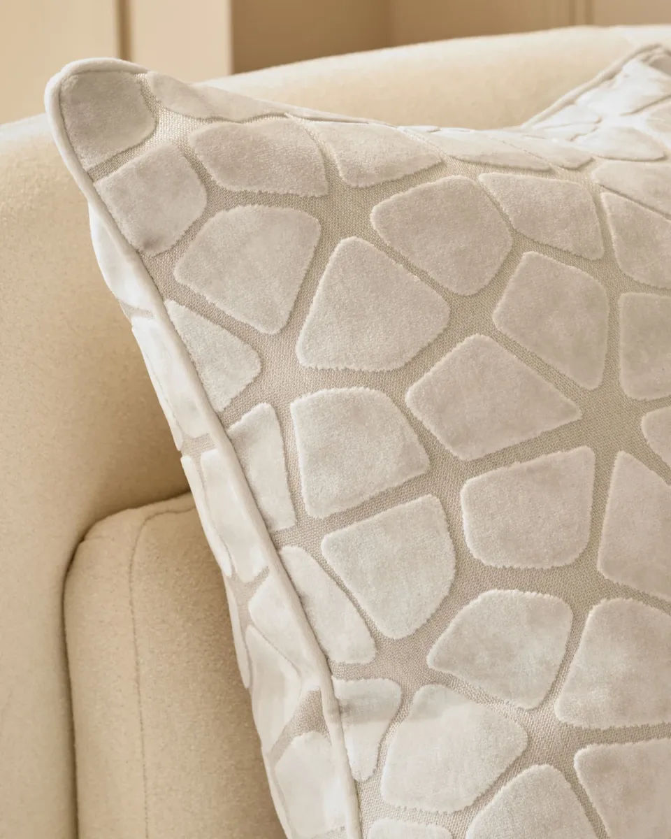Cassidy ivory medium velvet cushion - Image 3