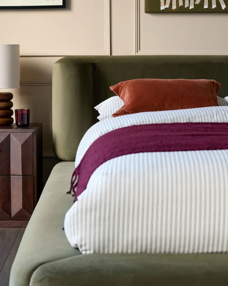 Darla olive green velvet king size ottoman storage bed - Image 4