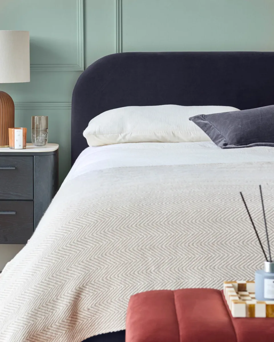 Hampton dark navy velvet double bed - Image 4