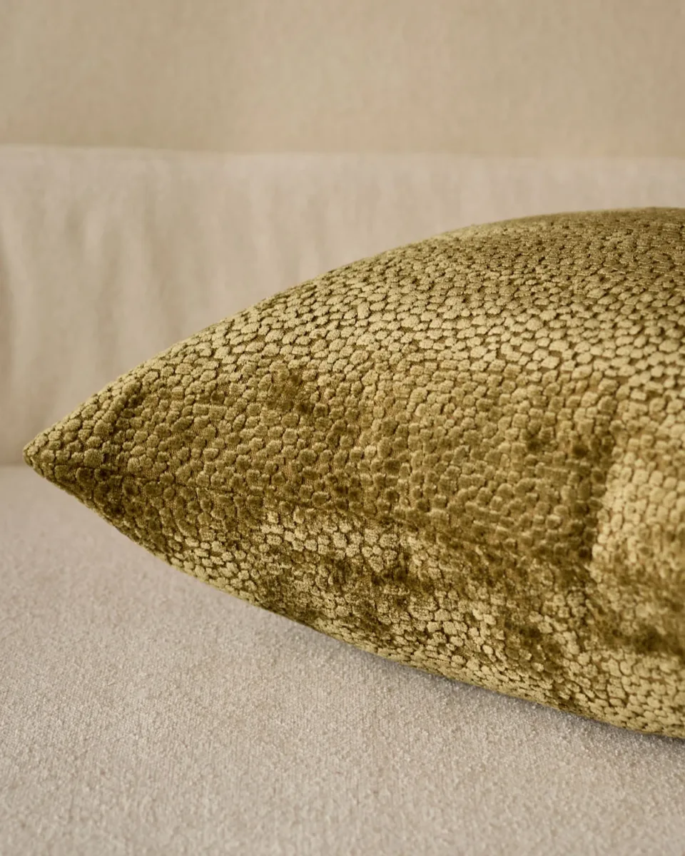 Harlene olive green medium velvet cushion - Image 3