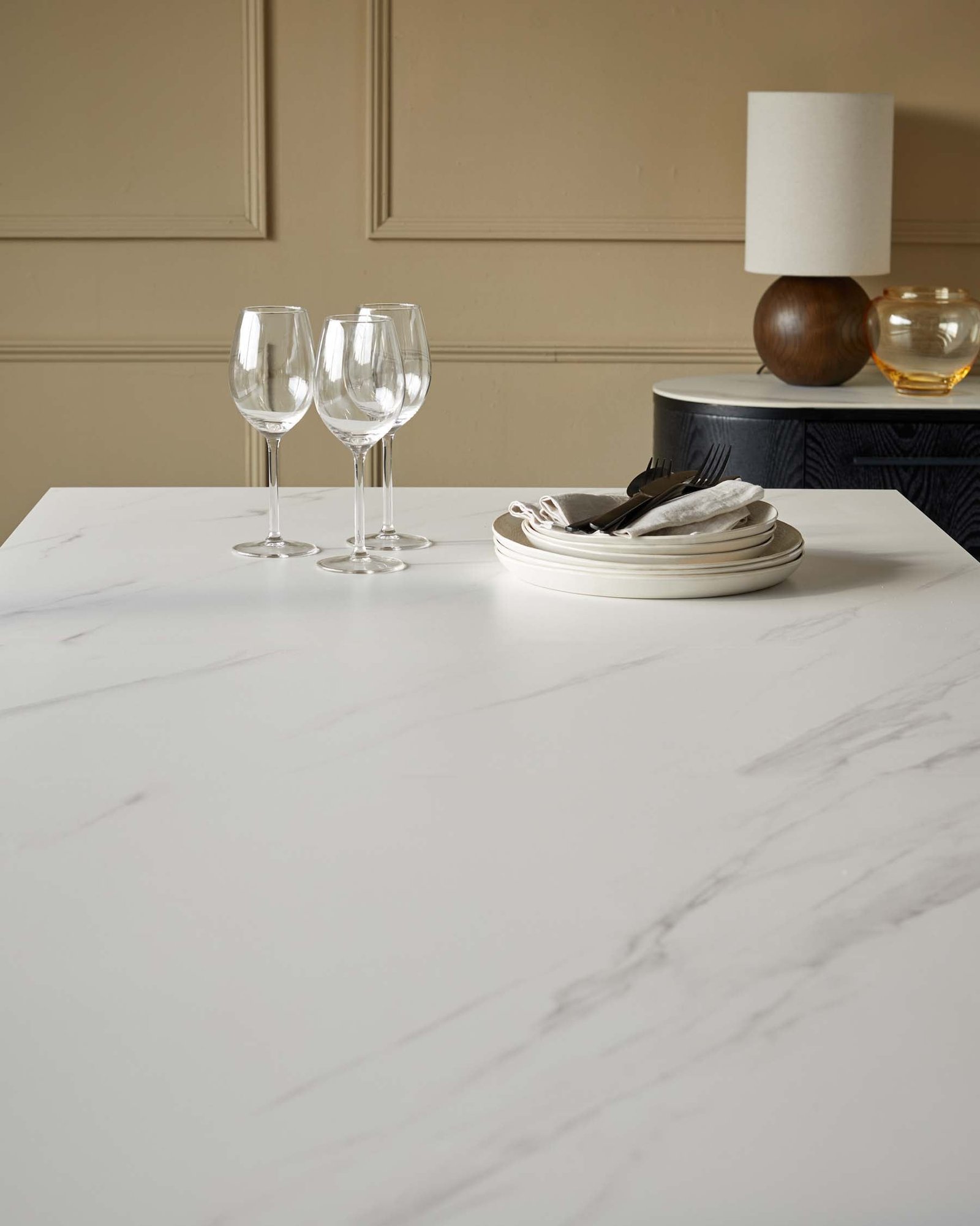 Hayden white ceramic 6 seater dining table - Image 4