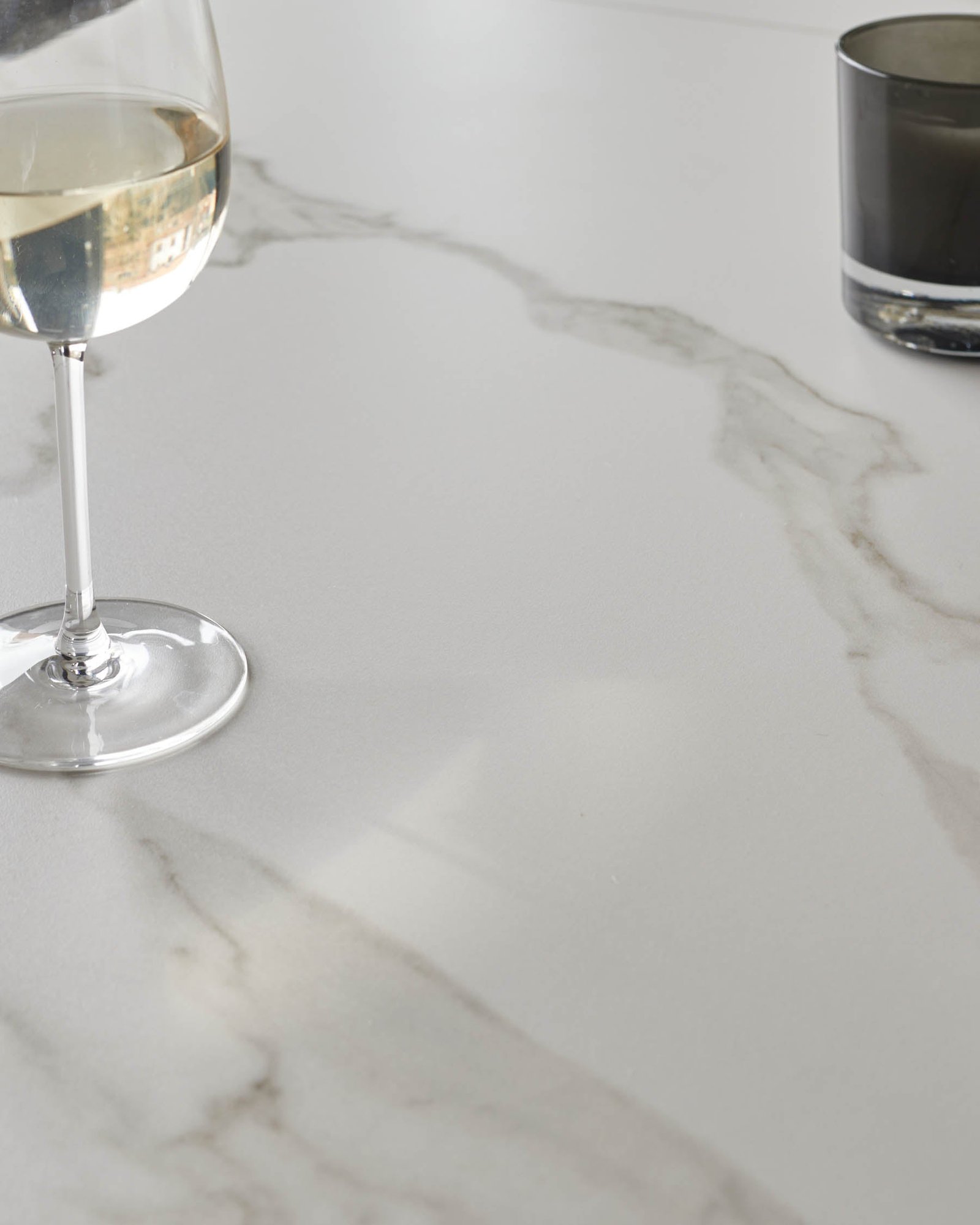 Hayden white ceramic extending 8 to 10 seater dining table - Image 5