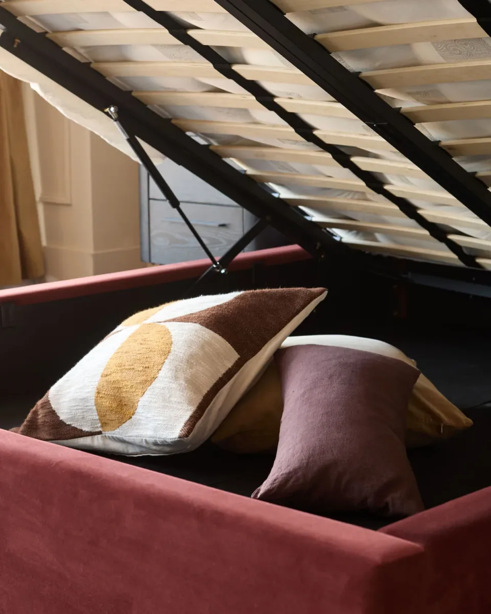 Leona toffee red velvet king ottoman storage bed - Image 4