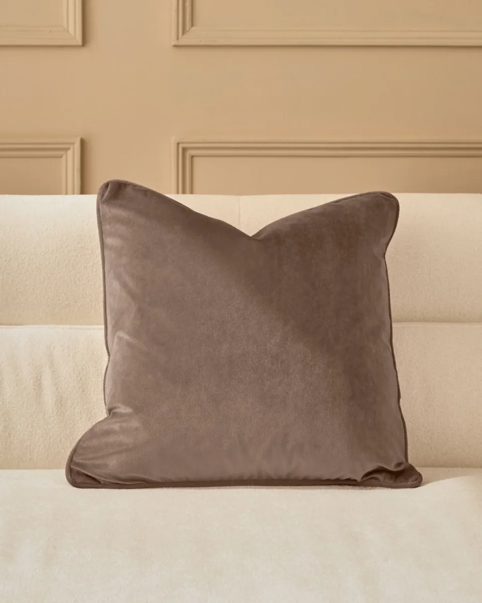 Luca mink medium velvet cushion