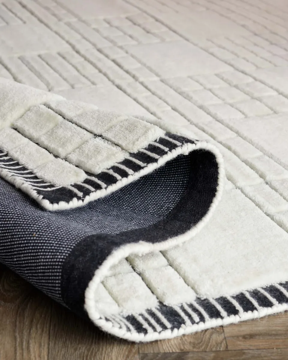 Mosaic cream and black sculpted wool small rug - Image 4