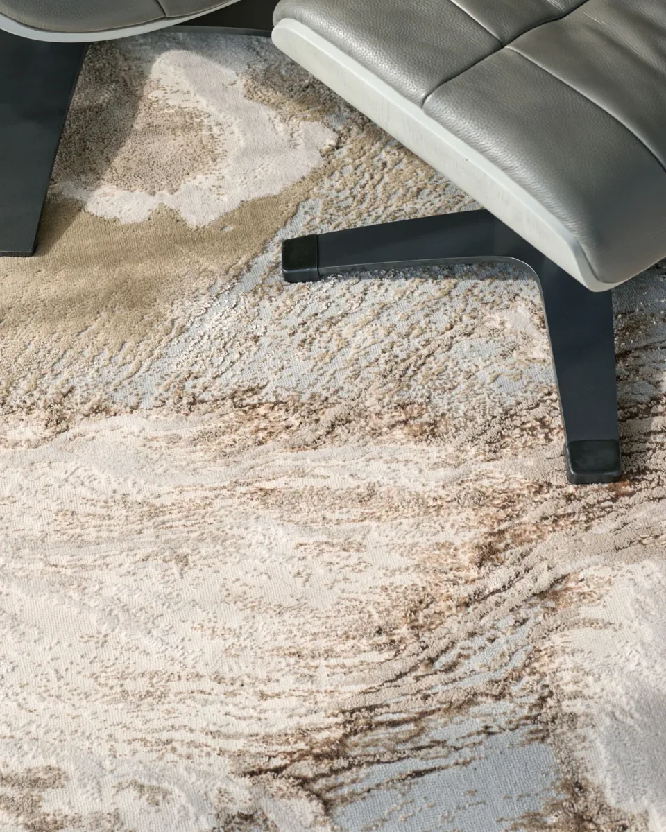 Perla Expression soft silver textured medium rug - Image 2