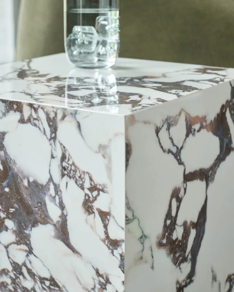 Russo white calacatta ceramic side table - Image 2