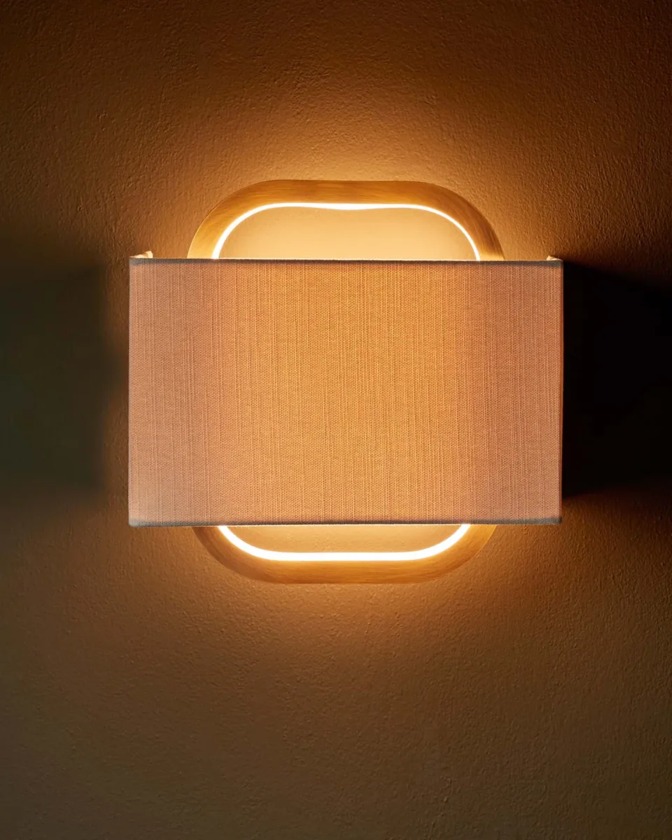 Sanza natural linen and brushed bronze wall light - Image 4
