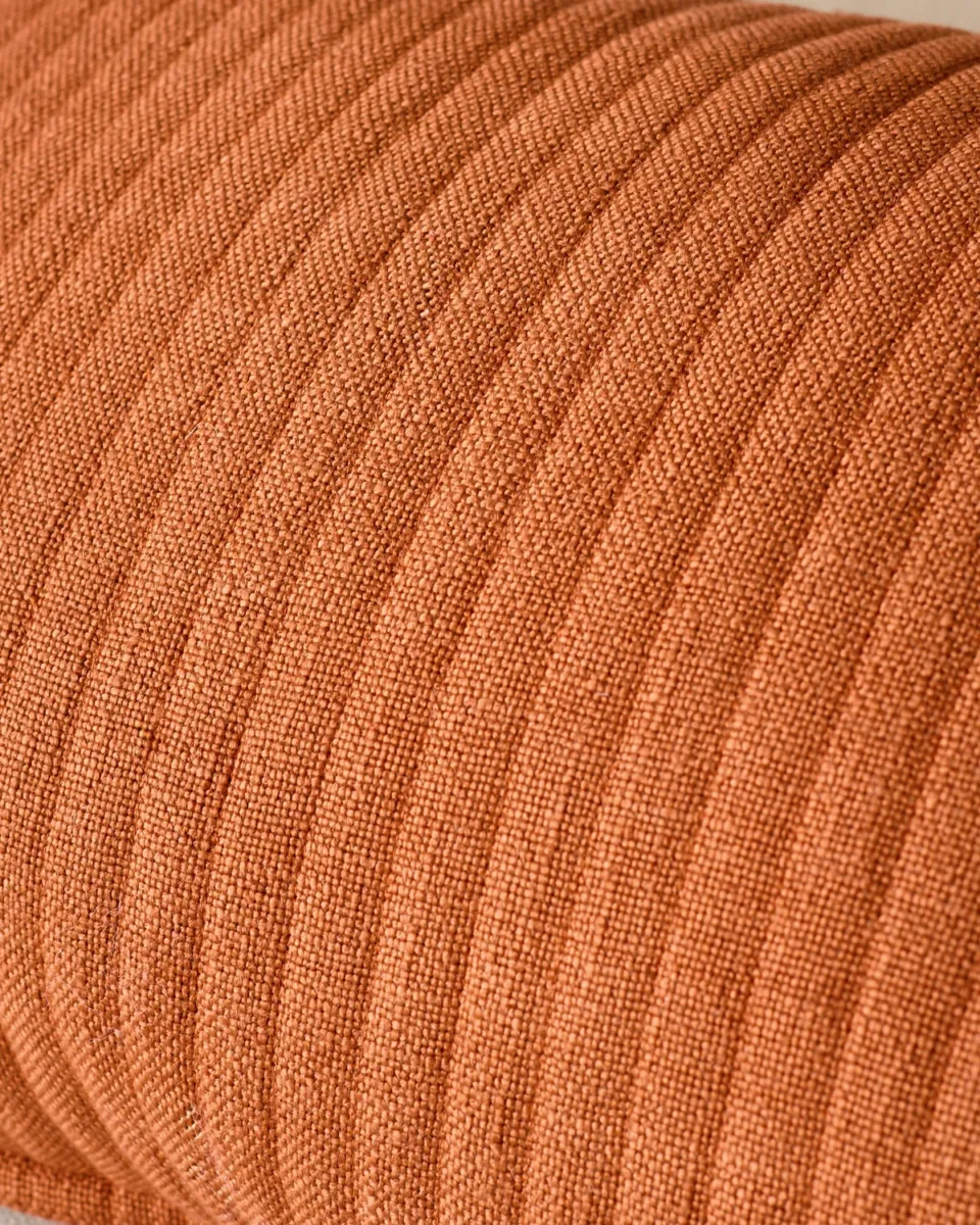 Sloane rust medium linen mix rectangle cushion - Image 3